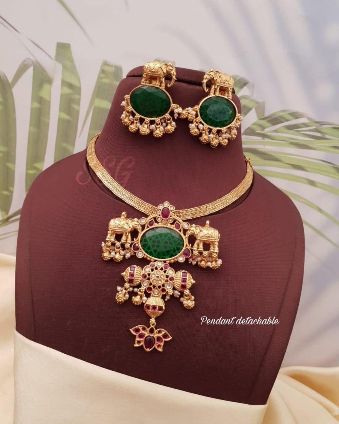 Kundan Detachable Pendant with Earrings g 101999
