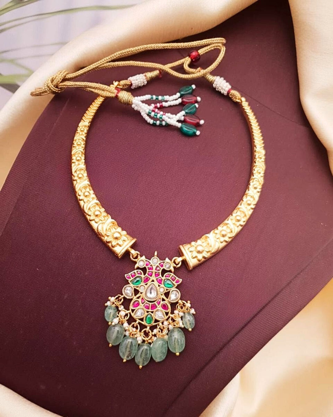 Jadau kundan and beads necklace g101500