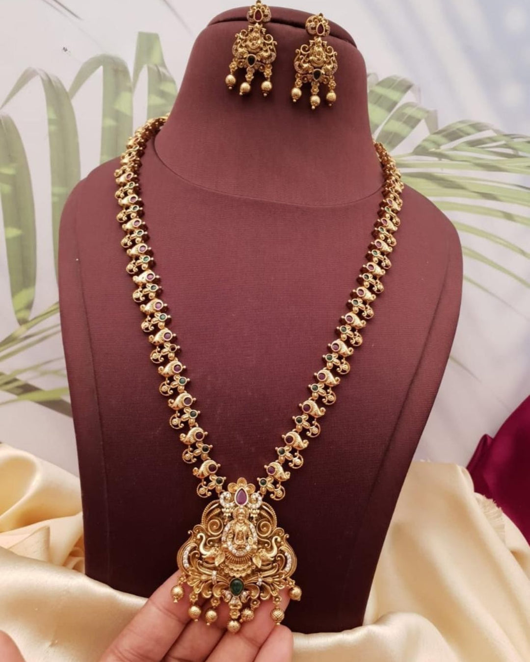 Kundan Temple Necklace with Earrings g 101699