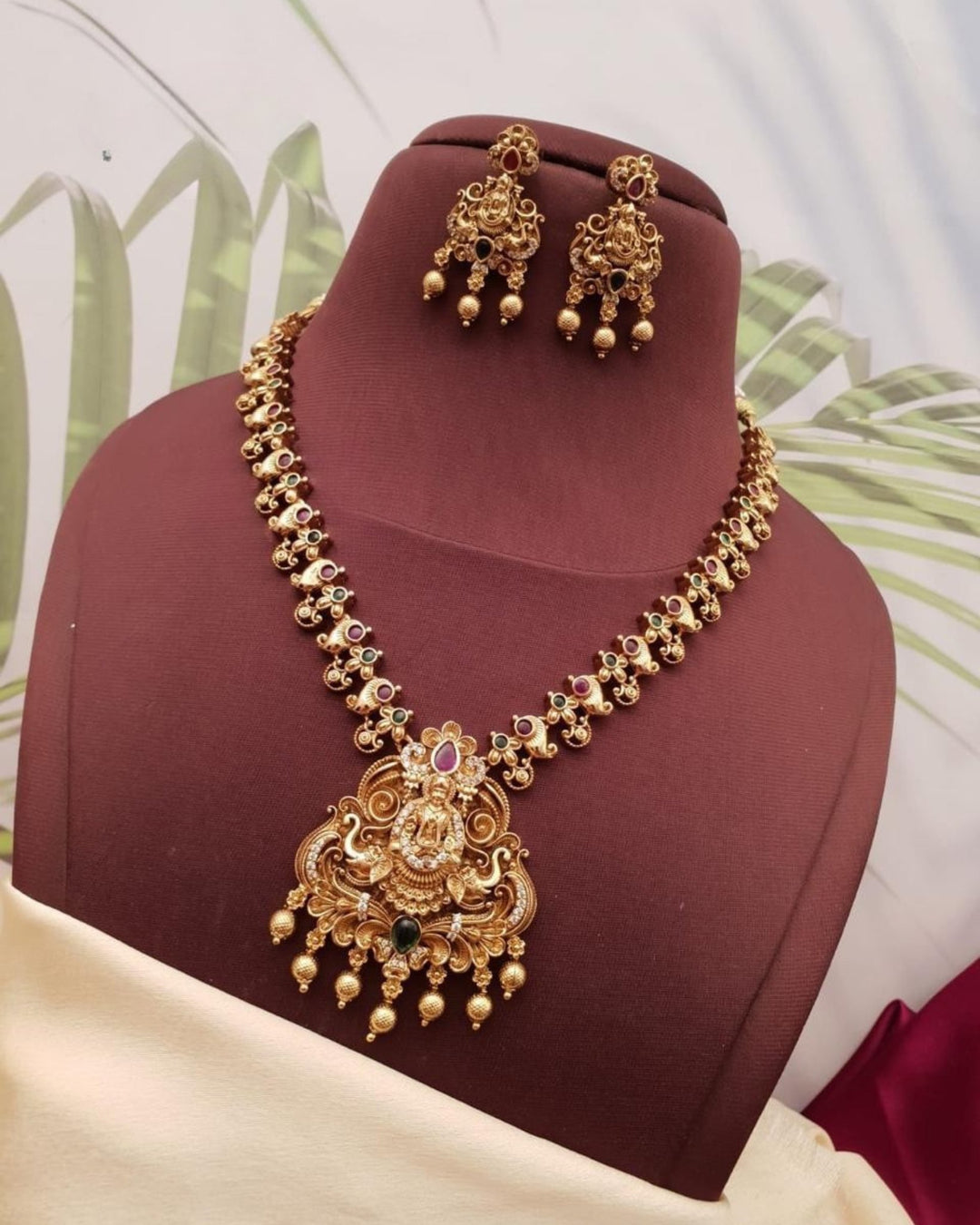 Kundan Temple Necklace with Earrings g 101350