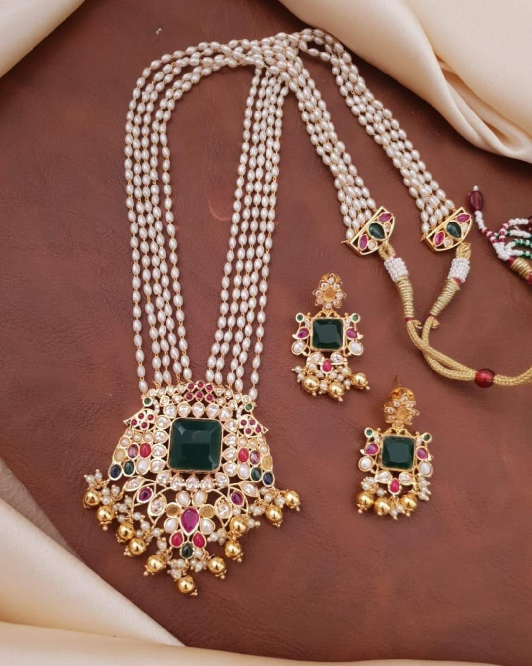 Kundan Necklace with Earrings g102050