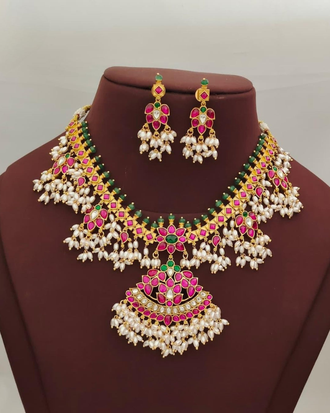 Jadau Kundan Necklace with Earrings s 540005