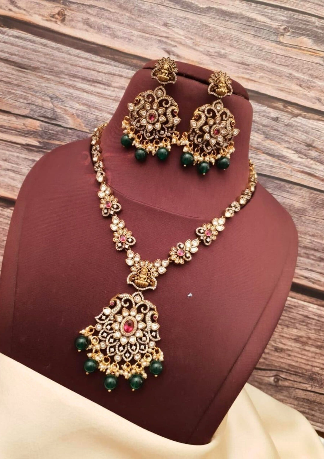 Victorian kundan and beads necklace with earrings g102180