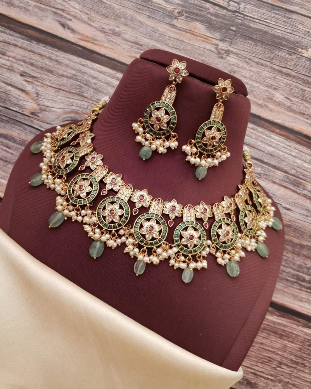 Kundan Kemp Necklace with Earrings g 102500
