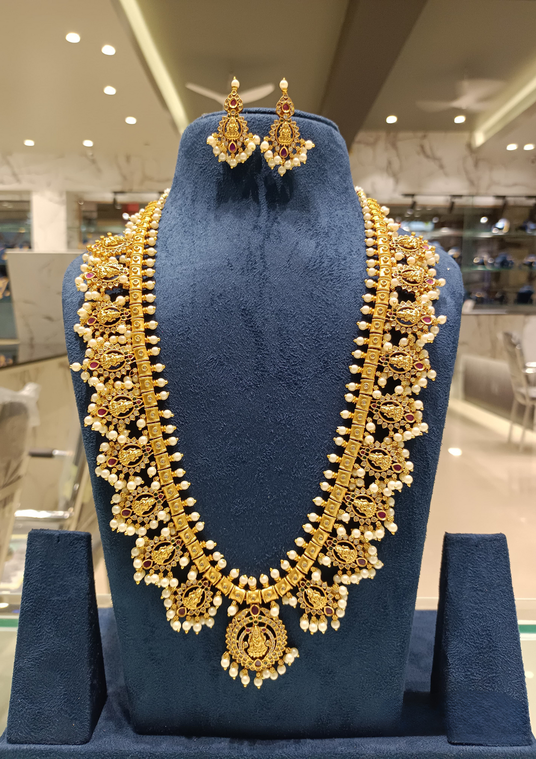 Kundan and Guttapusalu beads matt finish necklace set with earrings LC 1022020