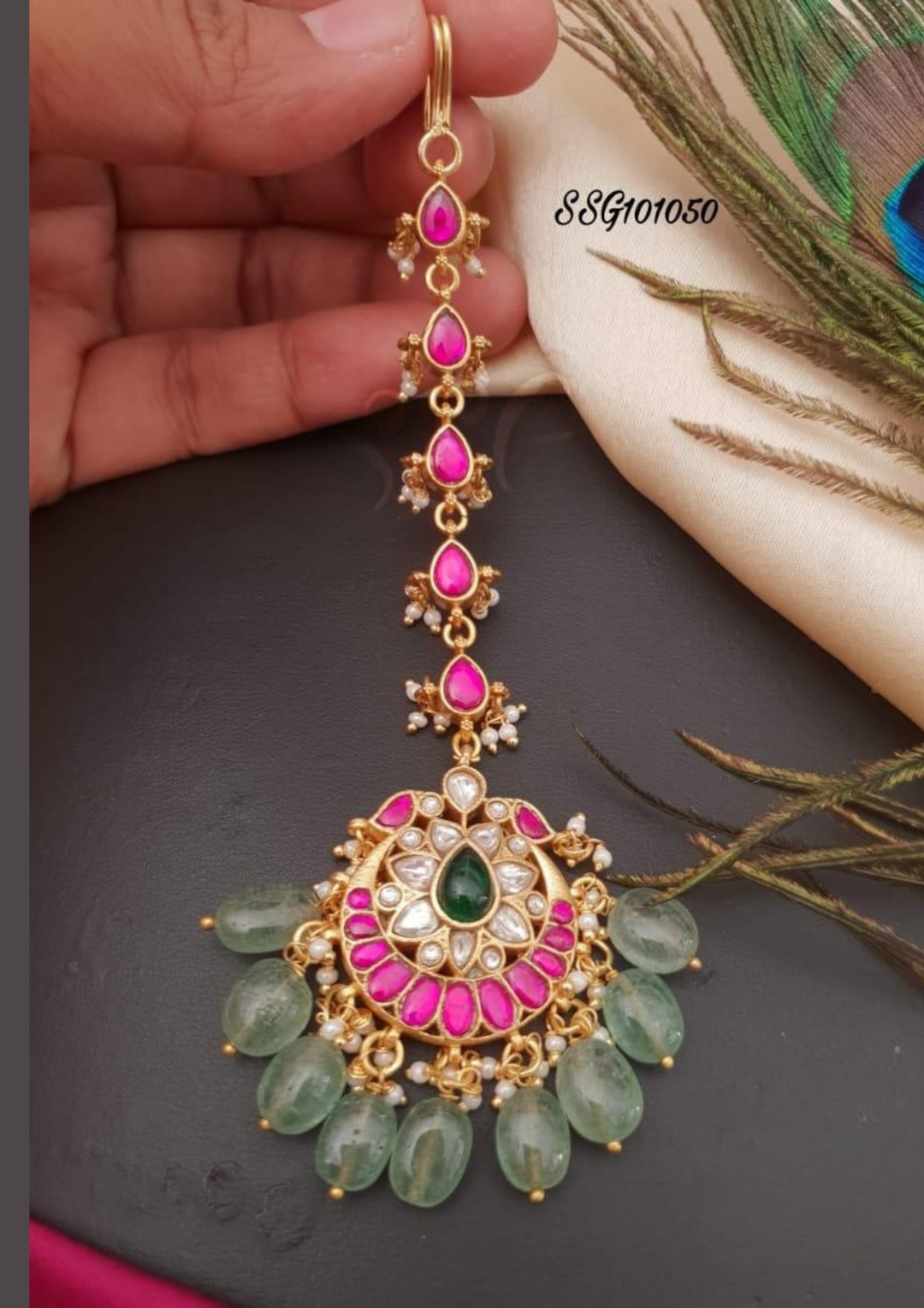 Jadau kundan and beads mangtikka g101050