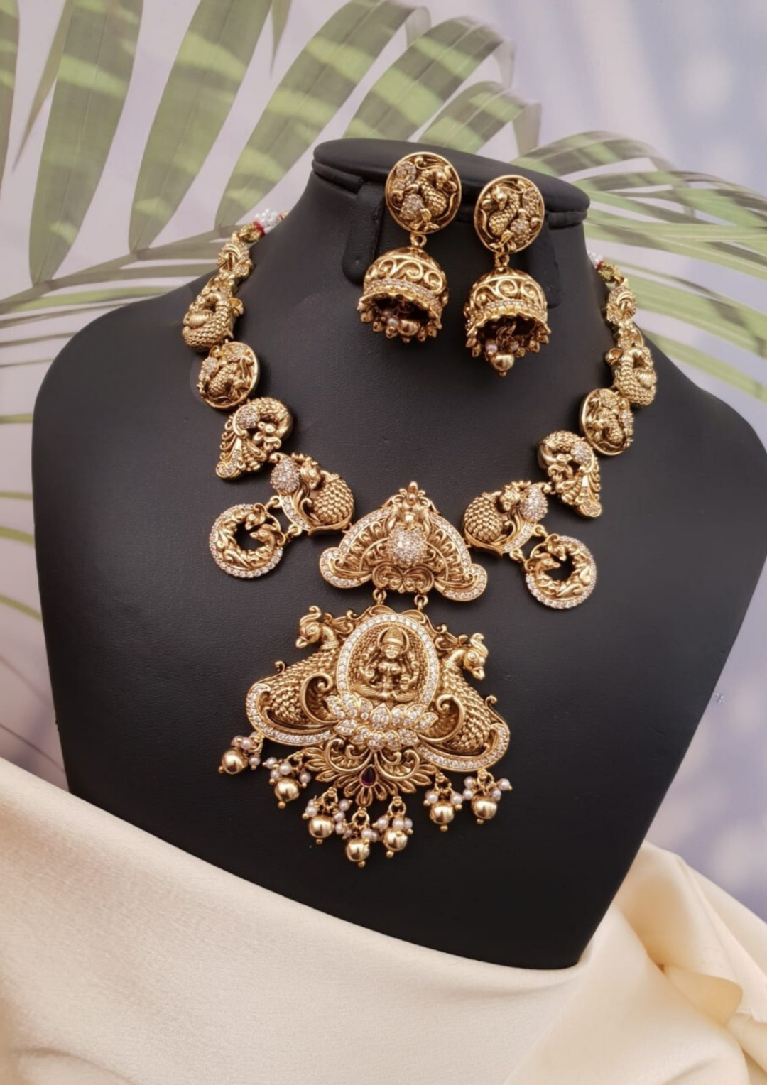 Kundan and beads temple jewellery necklace set with earrings ssg 102450