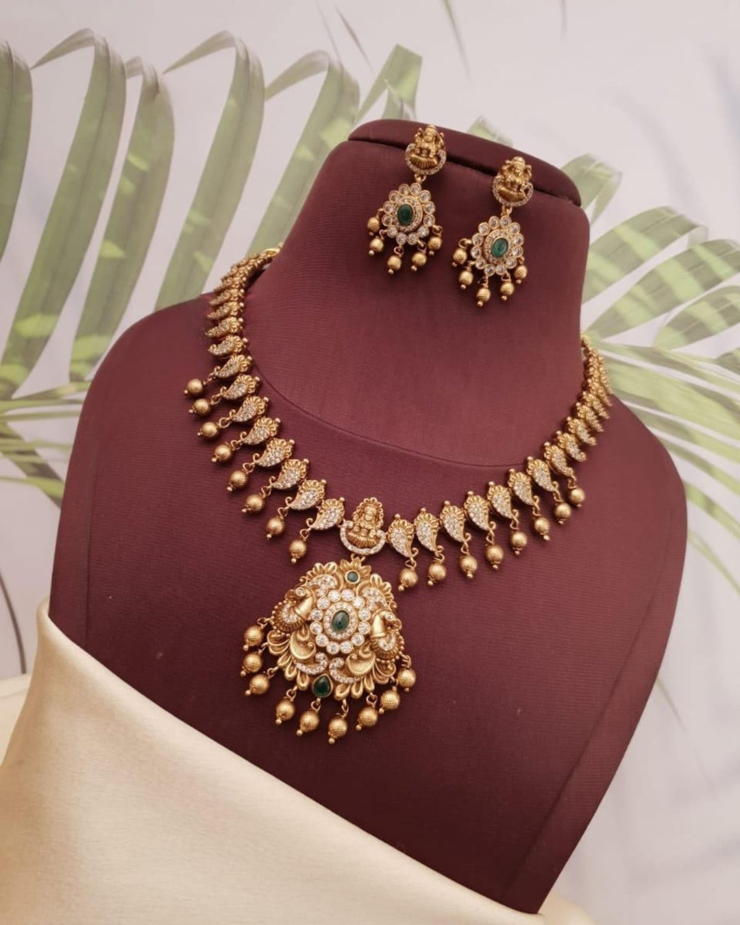 Kundan Temple Necklace with Earrings g 101499