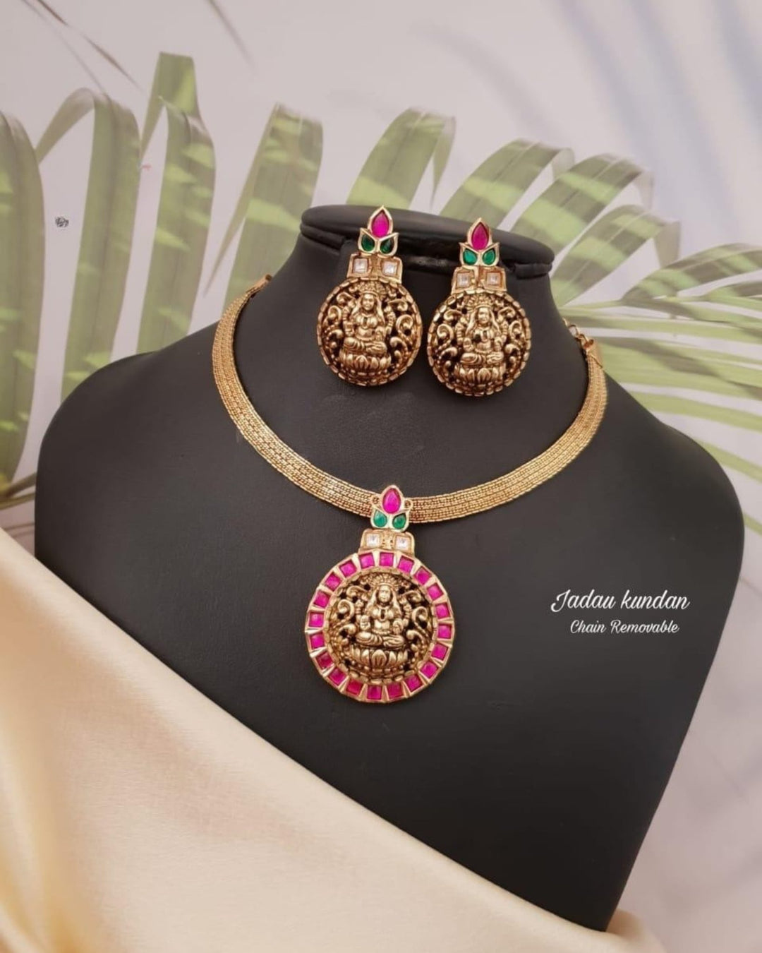 Jadau Kundan Temple Detachable Pendant with Earrings g 101420