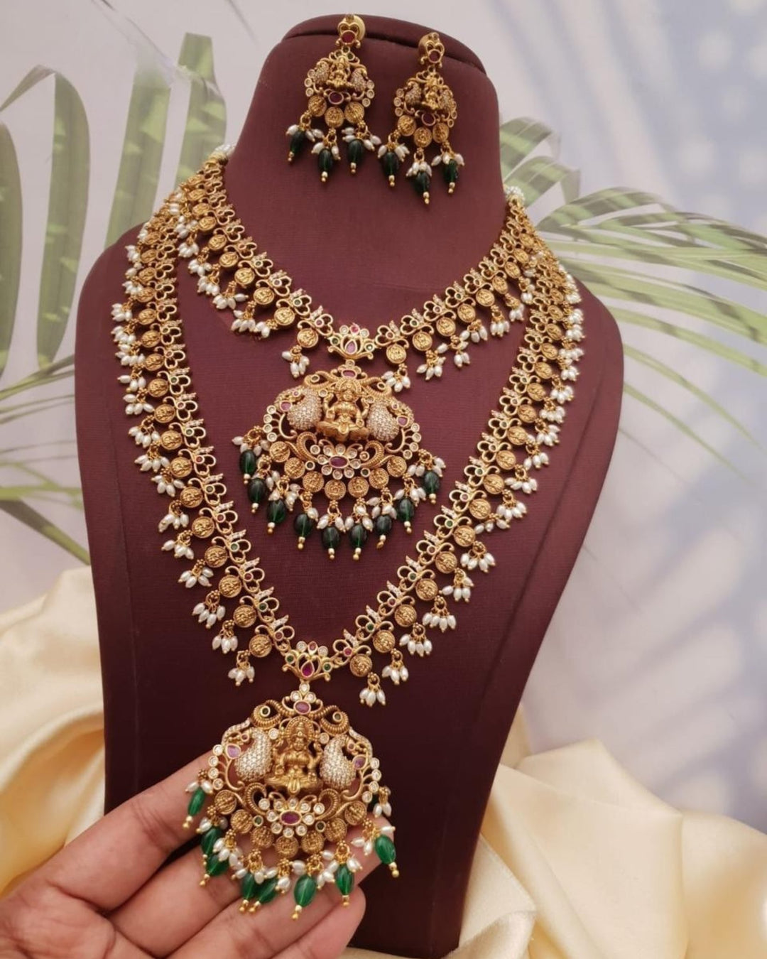 Kundan Temple Necklace with Earrings g 102750
