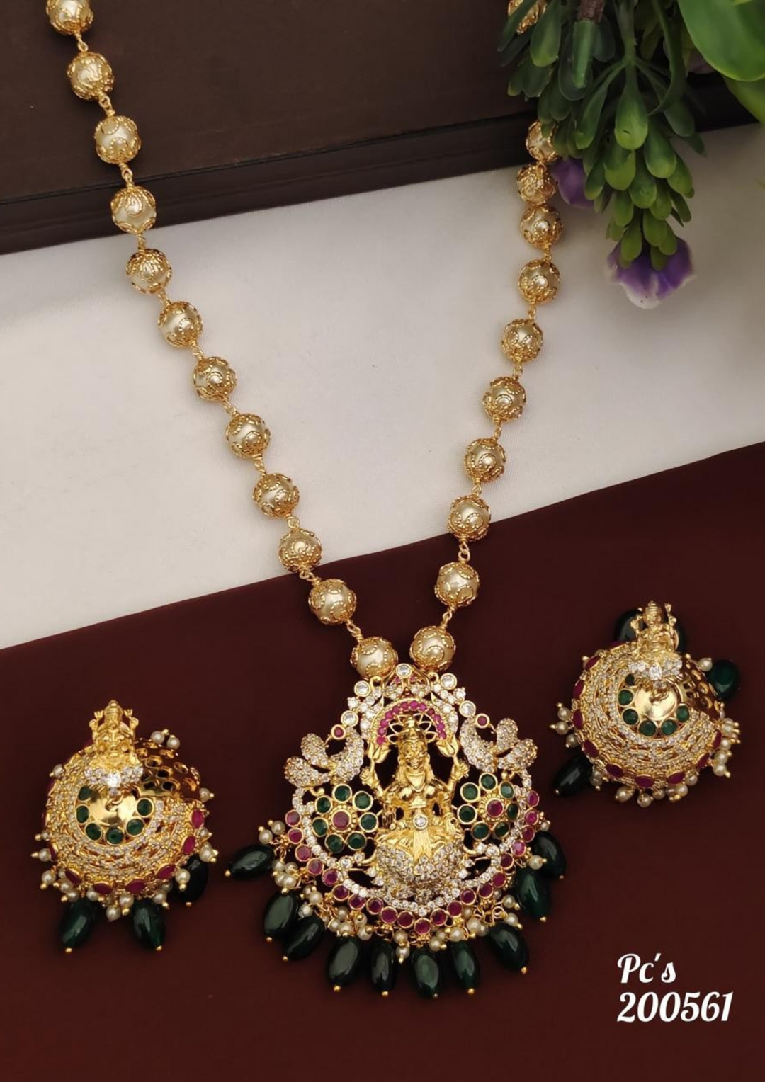 Kundan and beads temple jewelry necklace with earrings pcs 200561