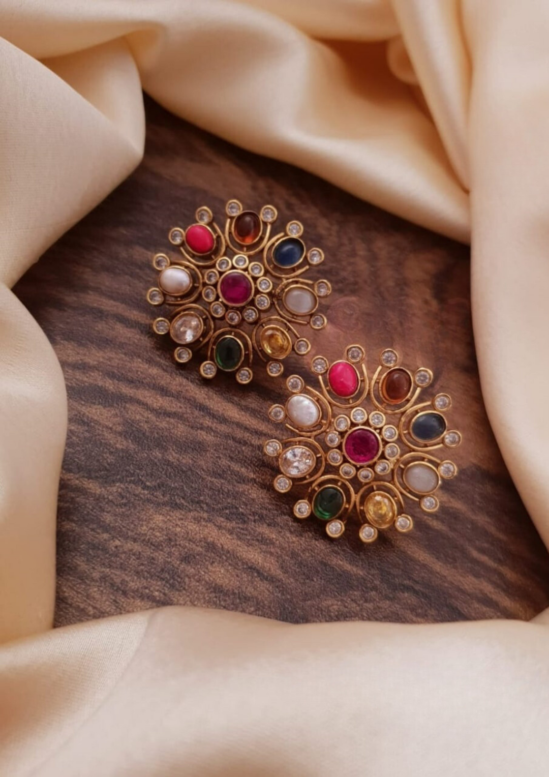 Kundan and beads earrings g10650