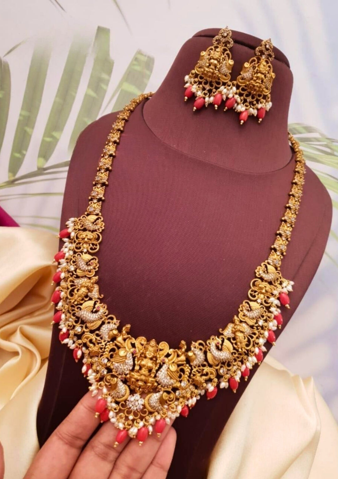Kundan and beads temple jewelry necklace with earrings ssg 102220