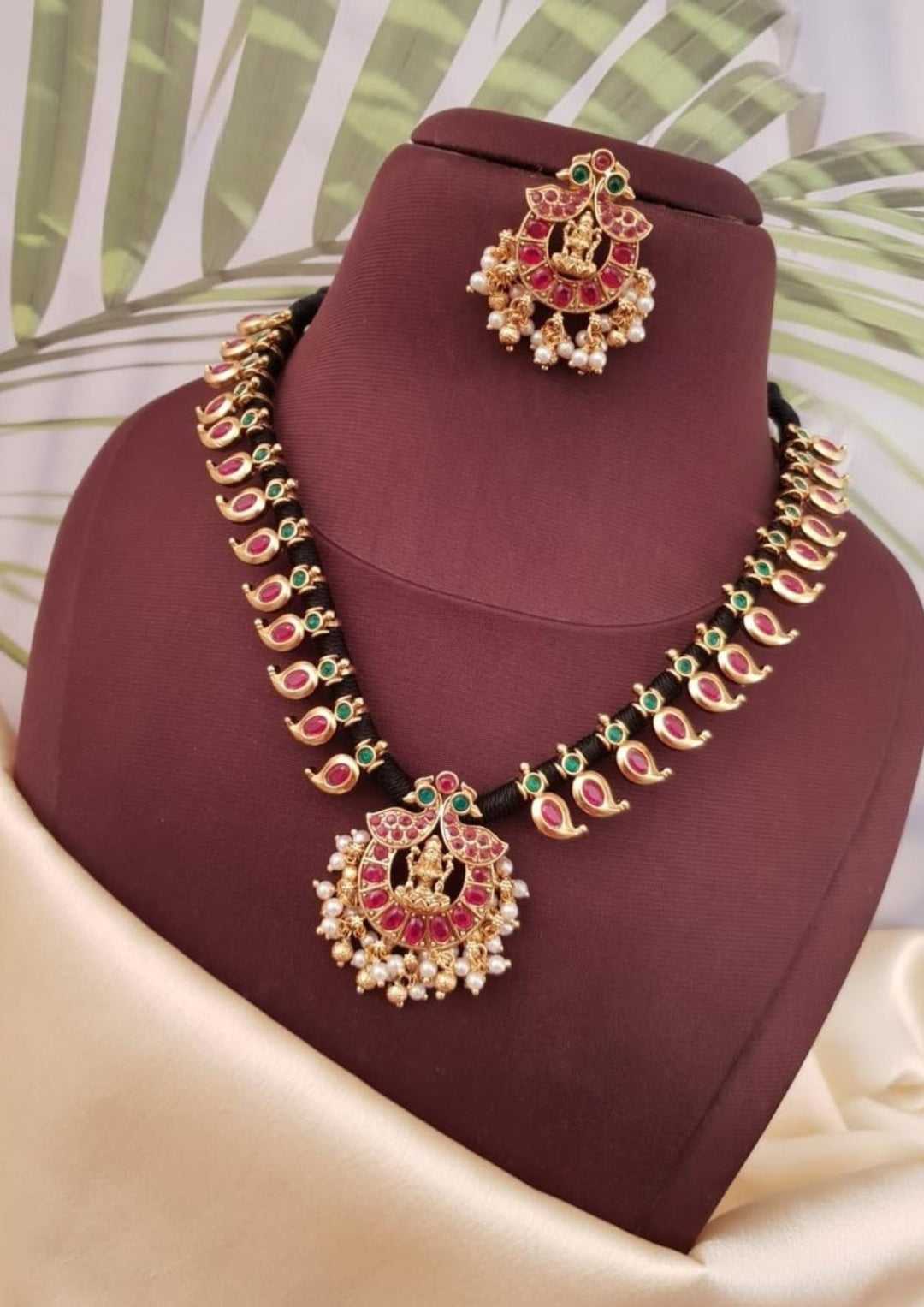 Jadau kundan stone temple jewelry necklace with earrings g101950