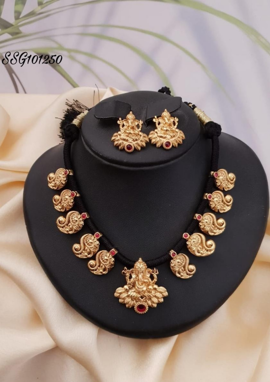 Kundan stone temple jewelry necklace with earrings ssg 101250