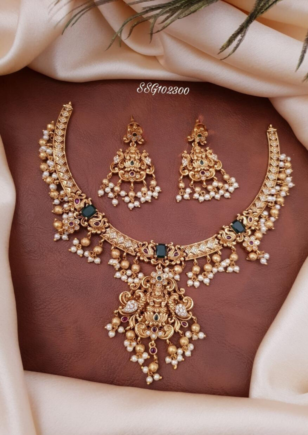 Kundan and beads temple jewelry necklace with earrrings ssg 102300