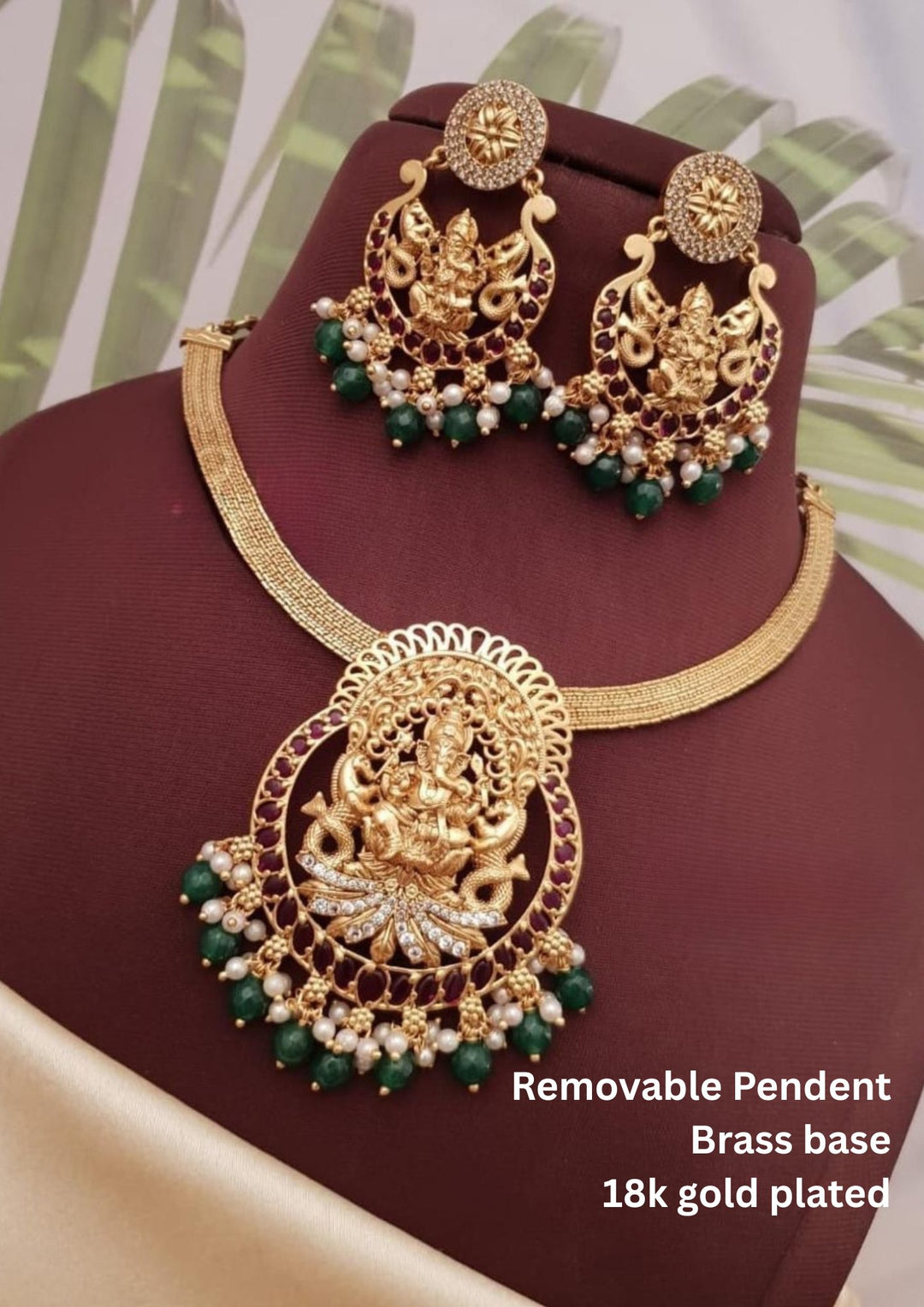 Kundan Temple Detachable Pendant with Earrings g 102020