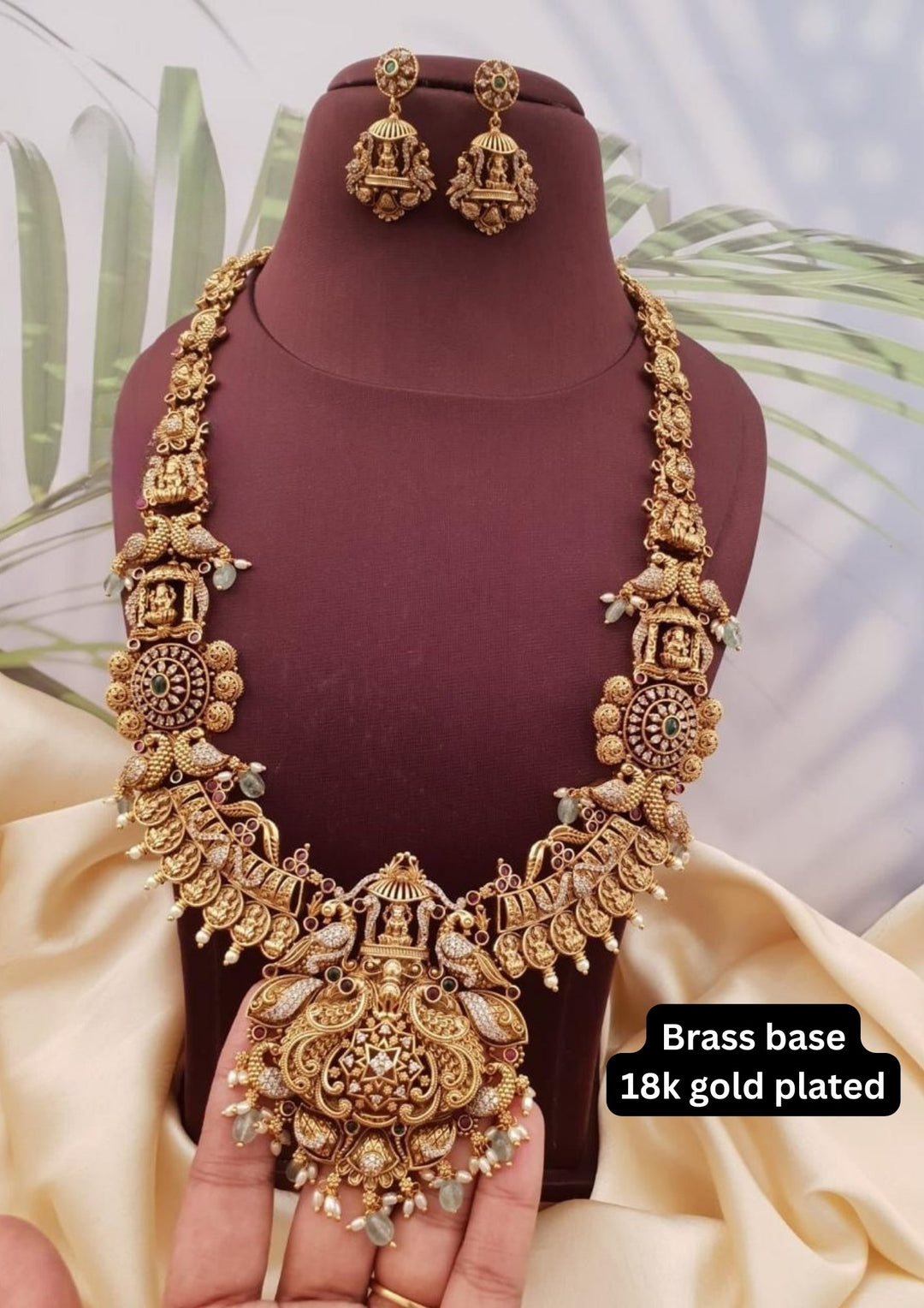 Kundan Temple Necklace with Earrings g104299