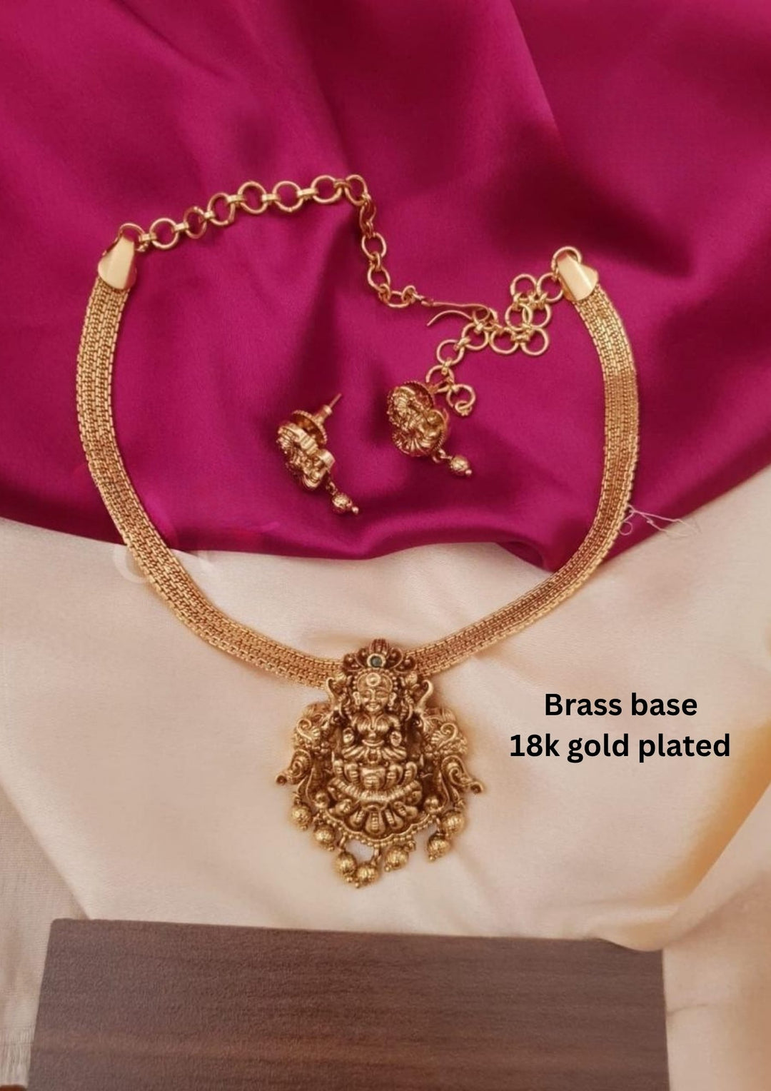 Kundan Temple Necklace with Earrings g10850