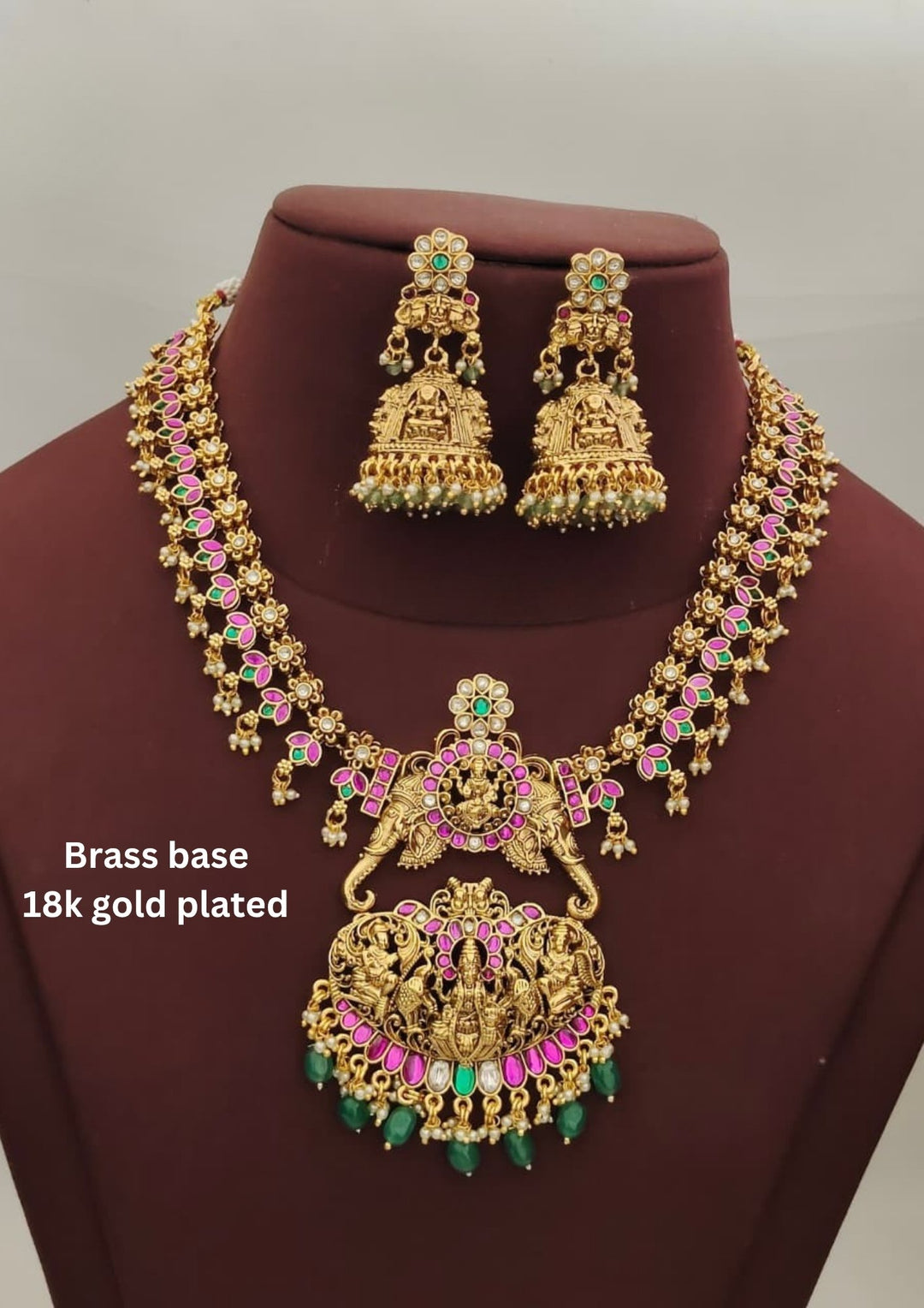 Kundan Temple Necklace with Earrings s420083