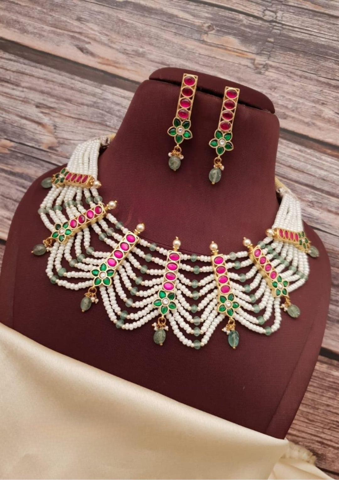 Kundan & Beads Necklace With Earrings g102790