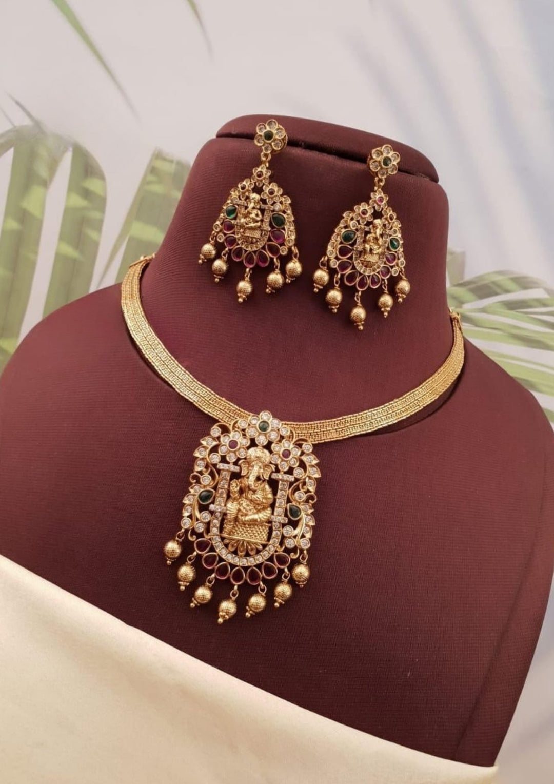 Kundan Temple Necklace with Earrings g101180