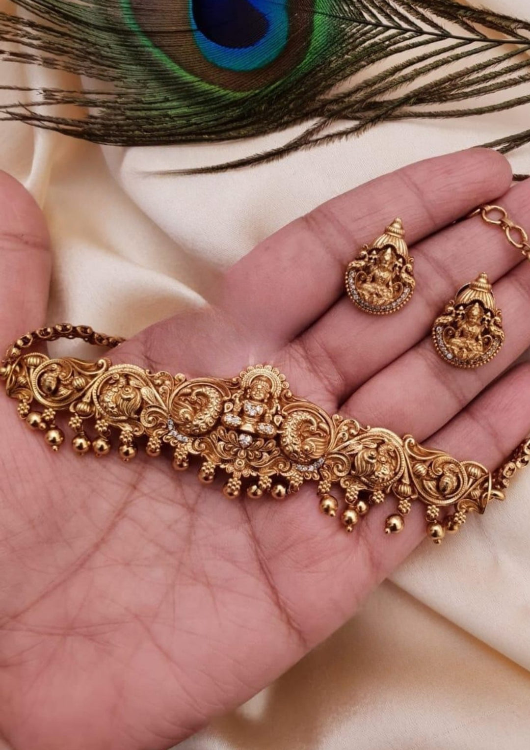 Kundan Nakshi Mini Necklace with Earrings g101050