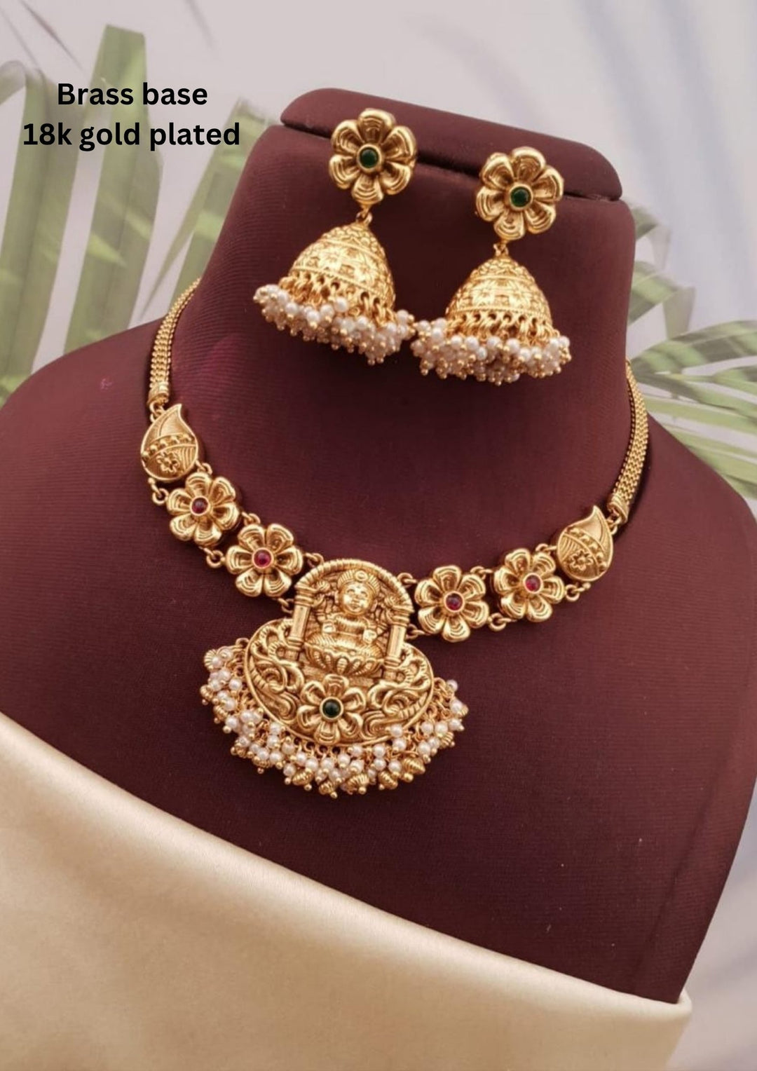 Kundan Temple Necklace with Earrings g101600