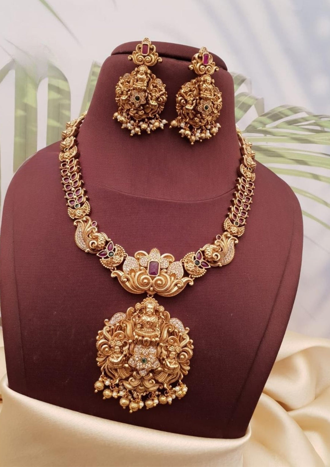 Kundan Temple Necklace with Earrings g102199