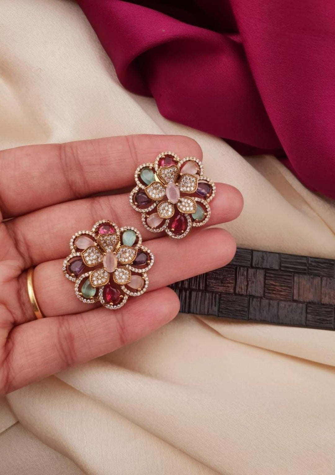 Kundan Studs g10650