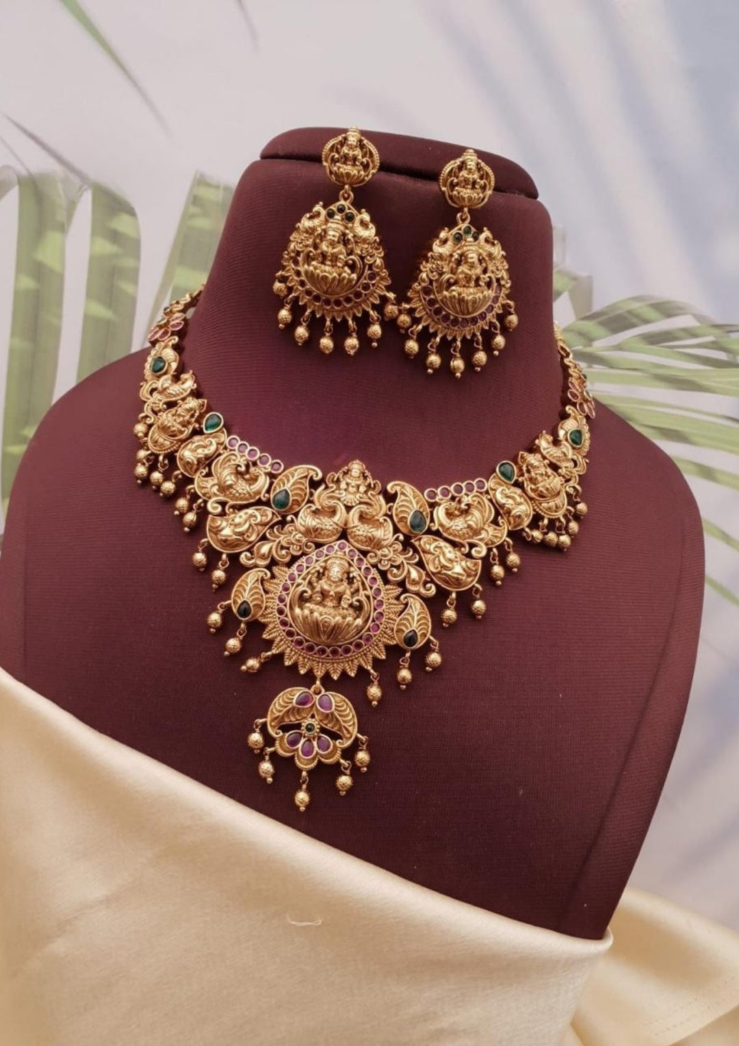 Kundan Temple Necklace with Earrings g101850