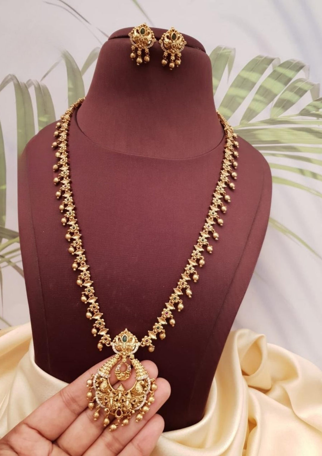 Kundan Necklace with Earrings g101199