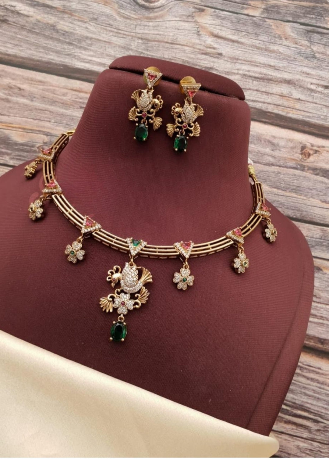 Kundan Necklace with Earrings g101080