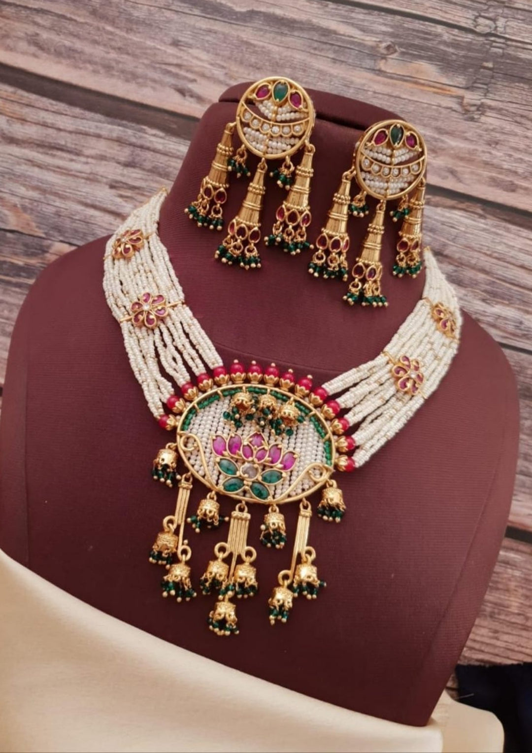 Kundan & Beads Necklace with Earrings s102399