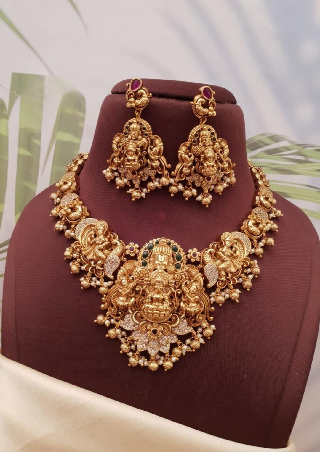 Kundan Temple Necklace With Earrings g 102399