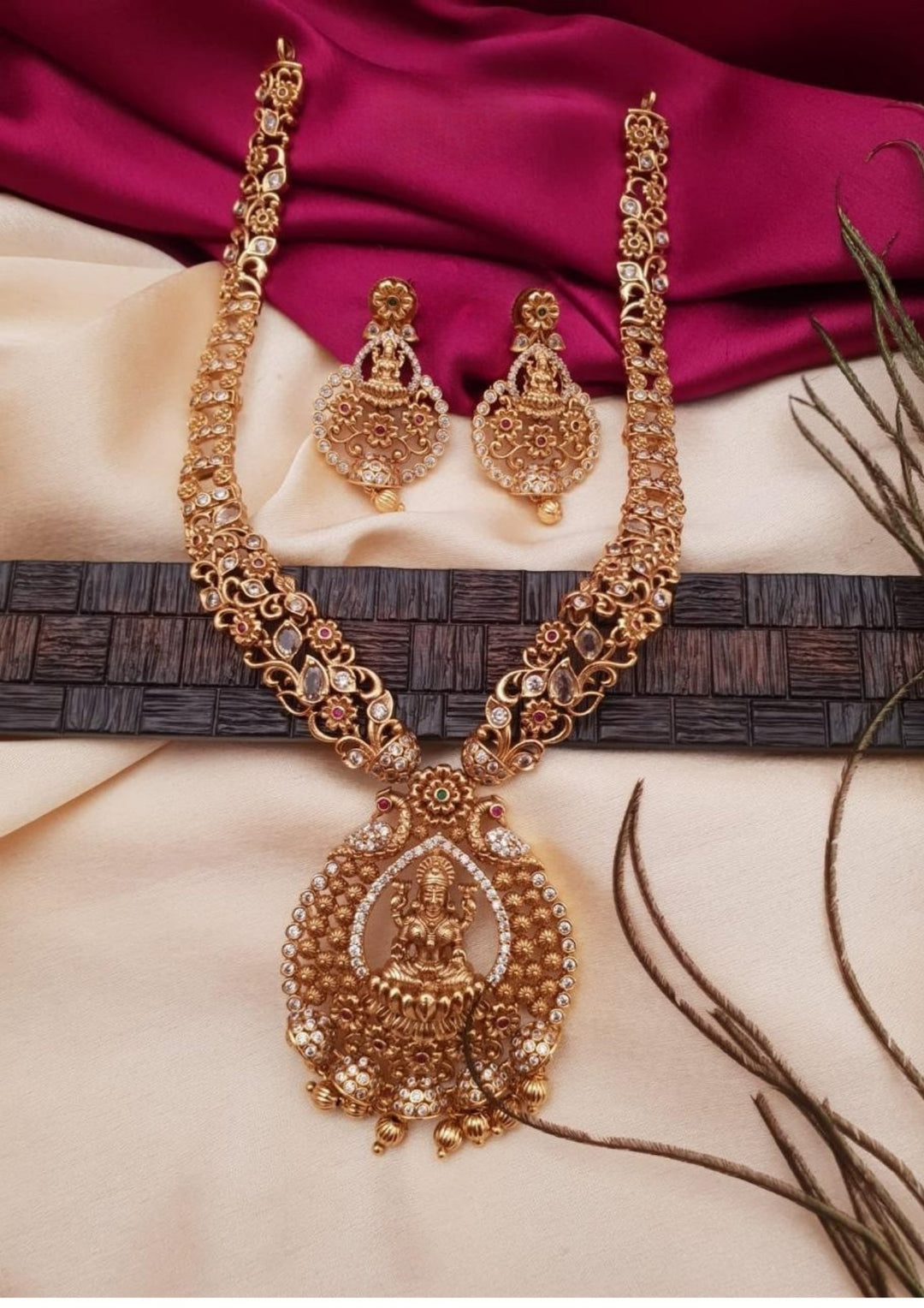 Kundan Temple Necklace with Earrings g10999