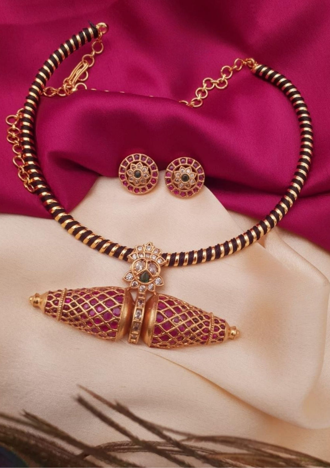 Kundan Open Hook Kemp Pendent  Necklace with Earrings g10950