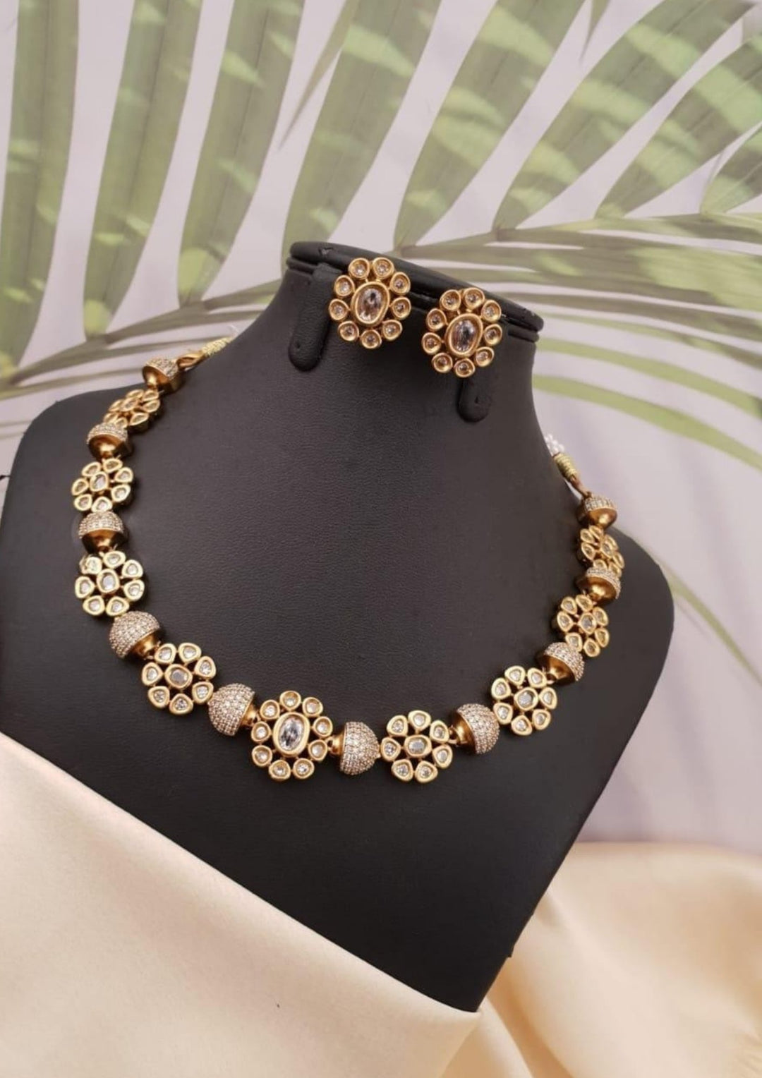 Kundan Necklace with Earrings g101120