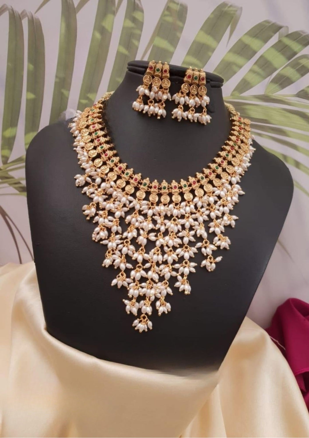 Kundan Necklace With Earrings g101399