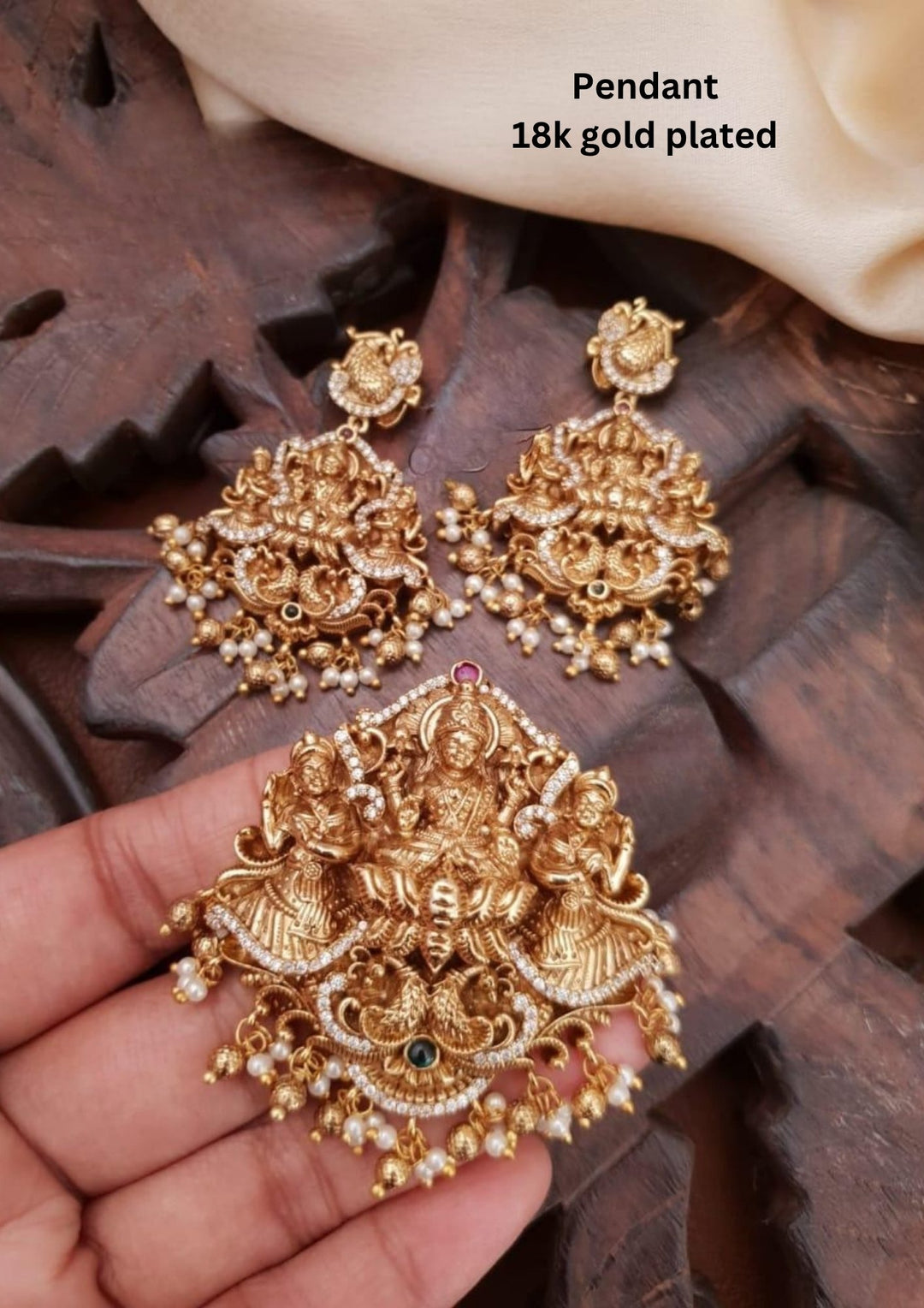 Kundan Temple Pendant With Earrings g101299