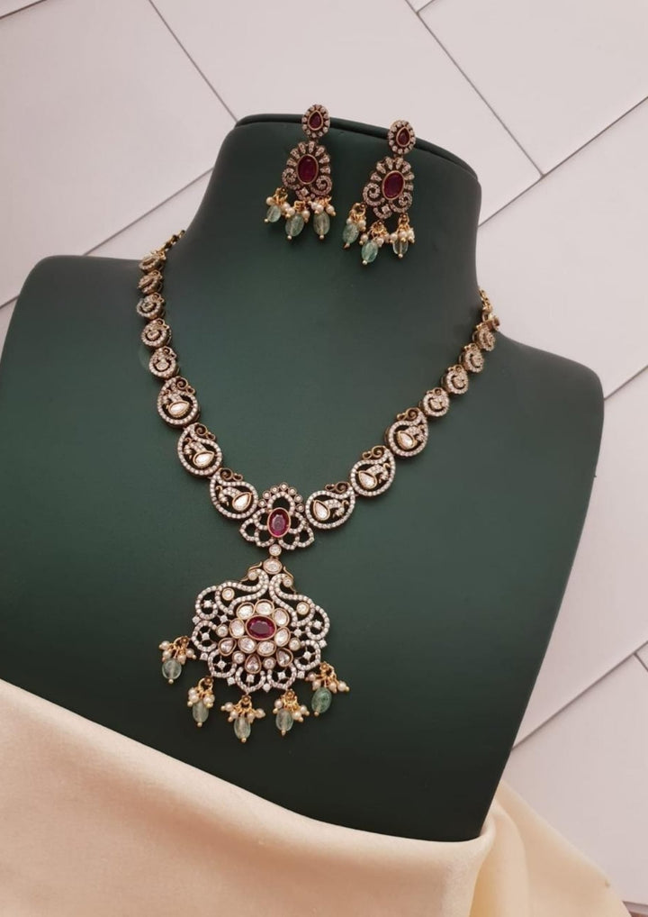 Victorian Necklace with Earrings g102020