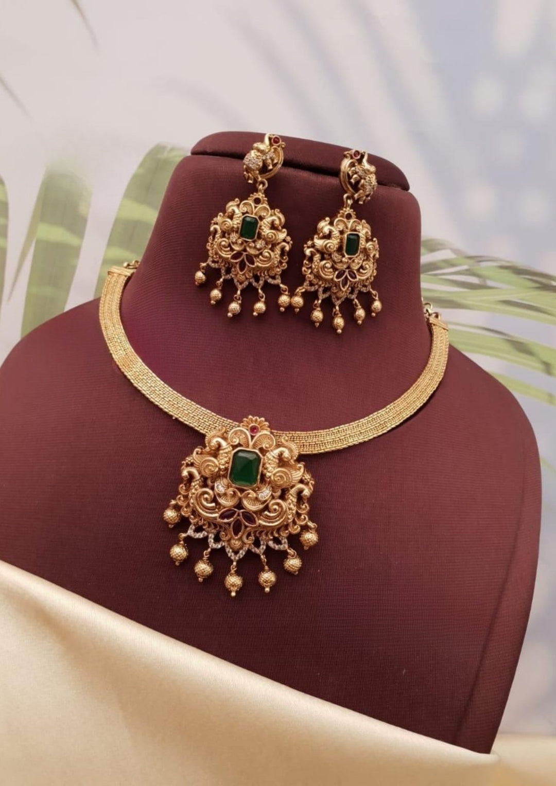 Kundan Detachable Pendent Necklace with Earrings g101050
