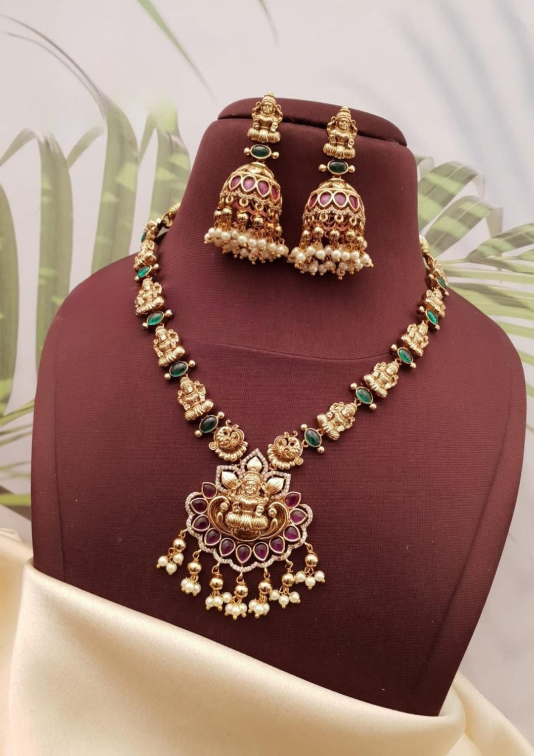Kundan Temple Necklace With Earrings g 101480