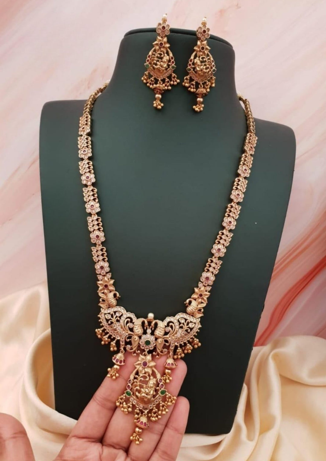 Kundan Necklace with Earrings g101850