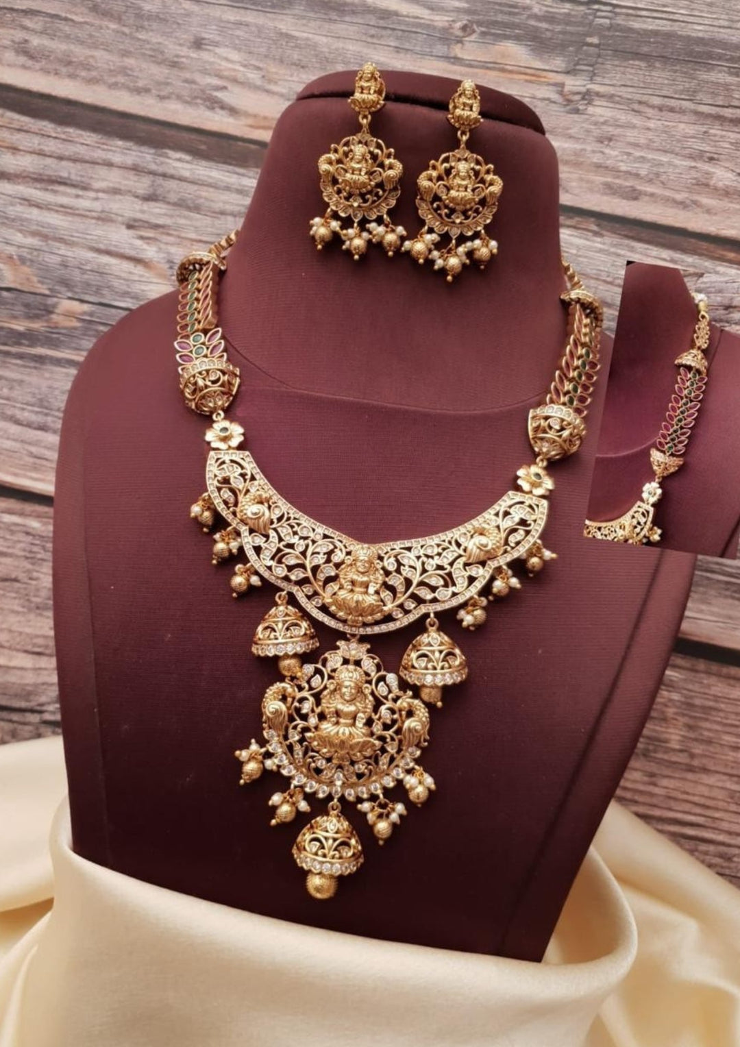 Kundan Temple Necklace With Earrings g 101899