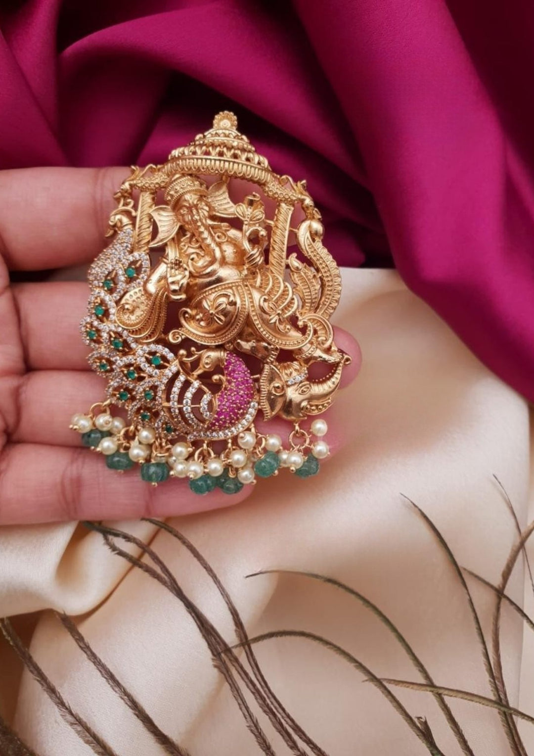Kundan Temple Pendent g101250