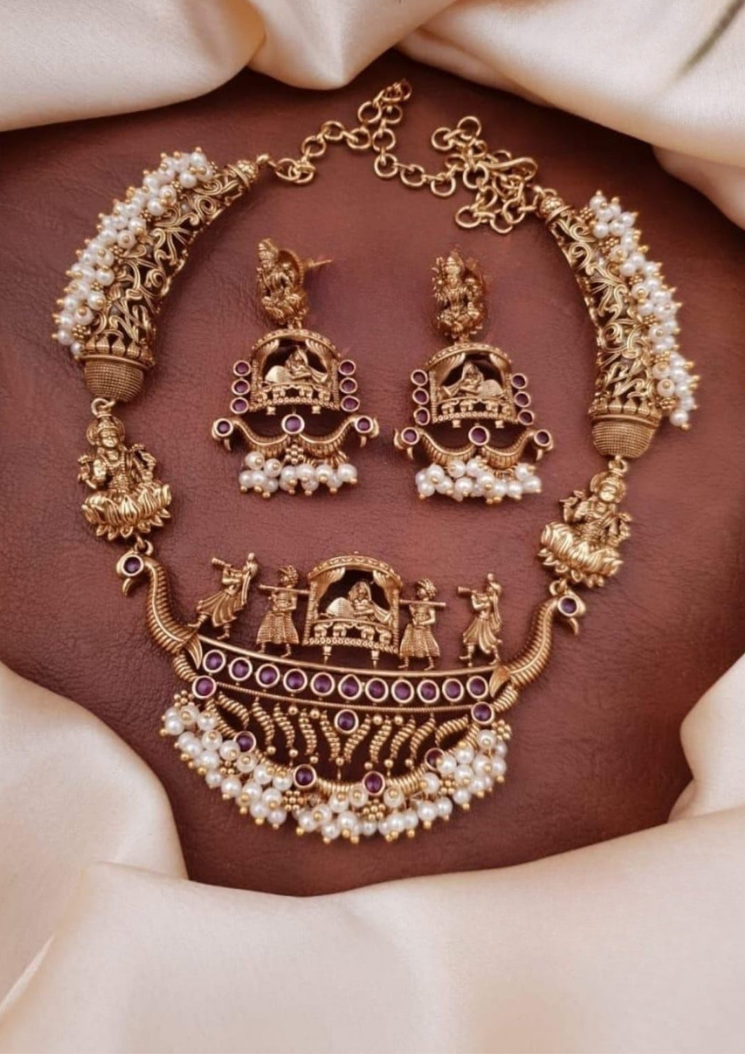 Kundan Necklace with Earrings g102080