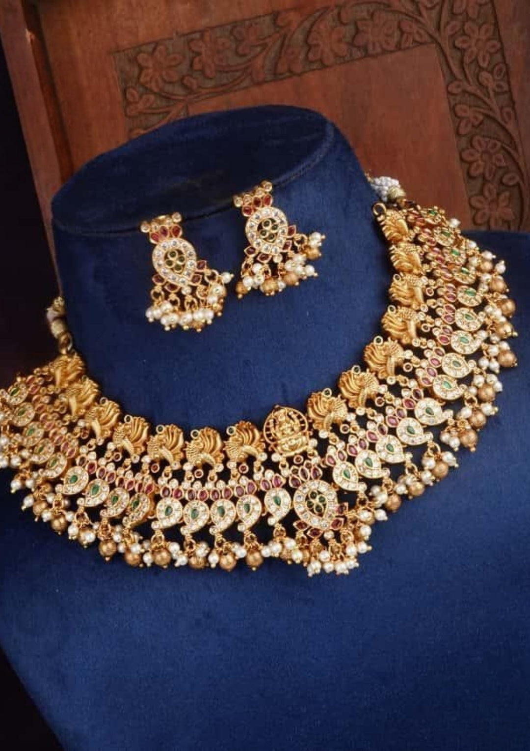 Kundan Necklace with Earrings c1018020