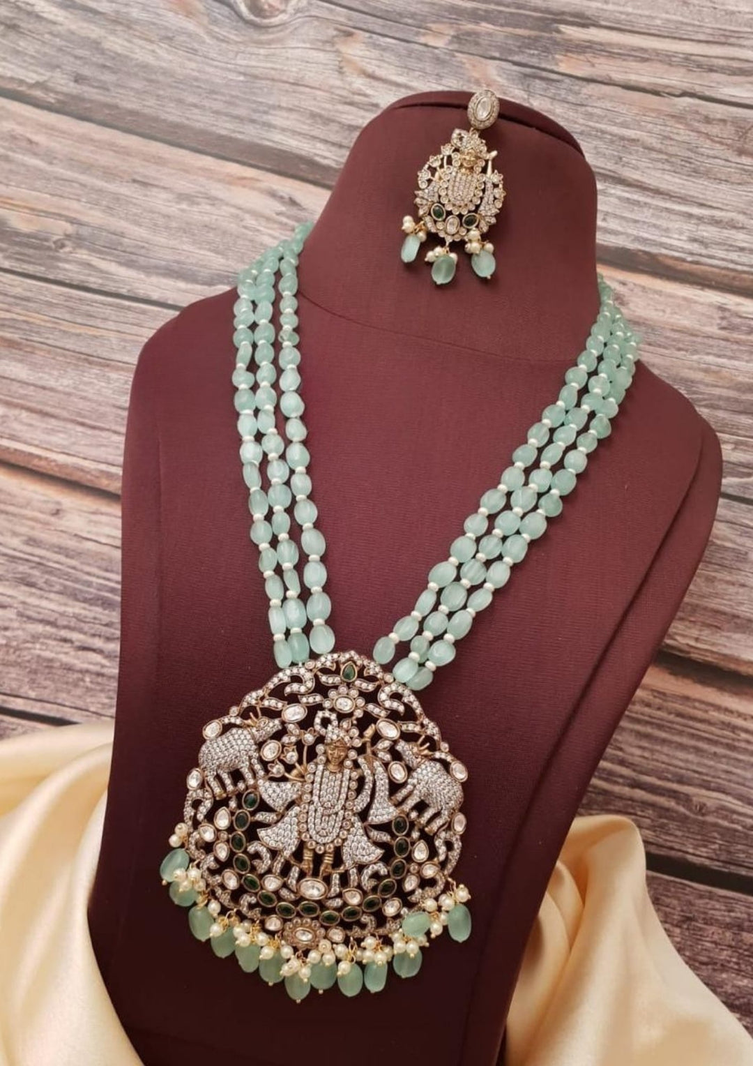 Kundan Temple Necklace with Earrings g104500