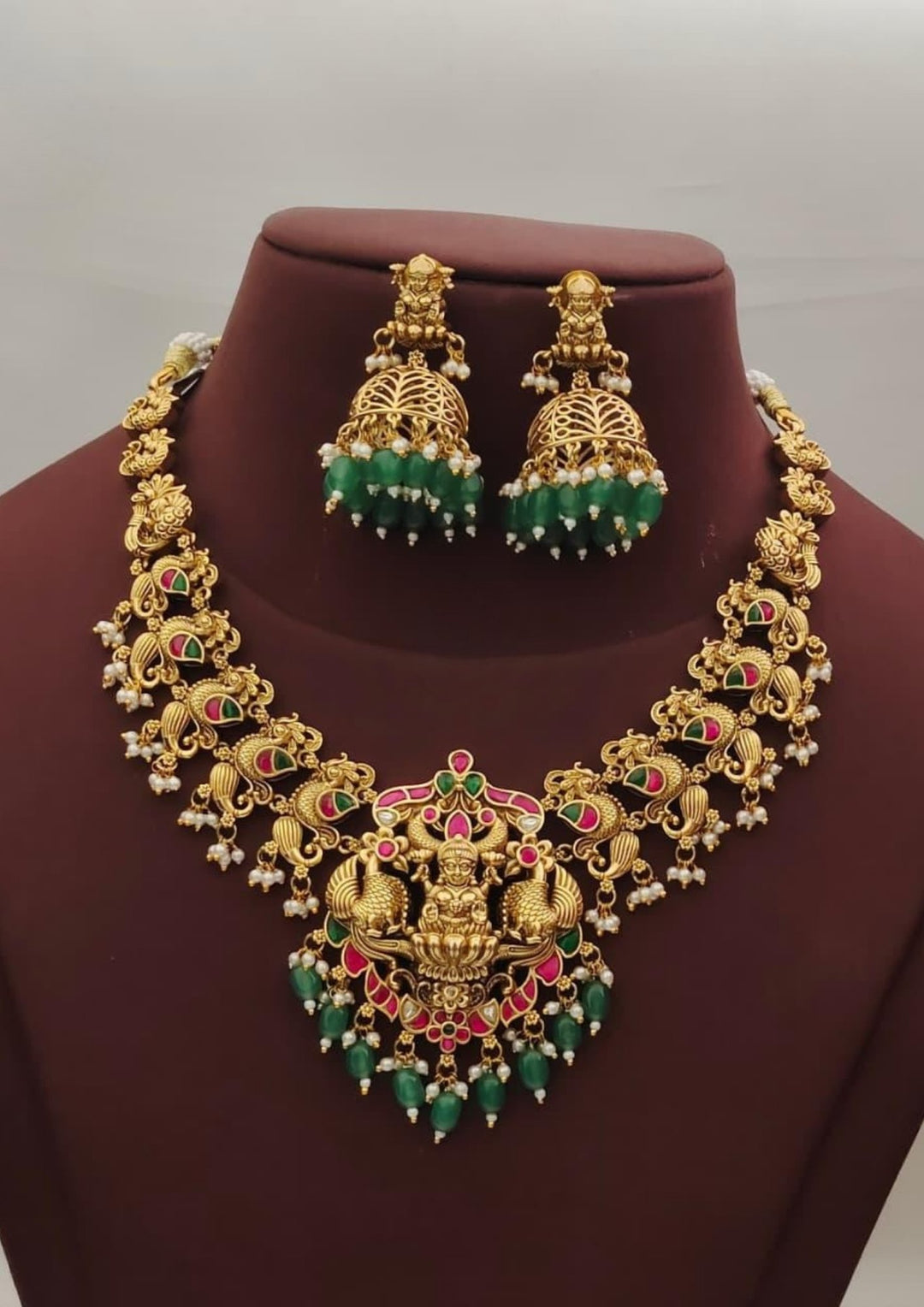 Kundan Temple Necklace with Earrings s420083